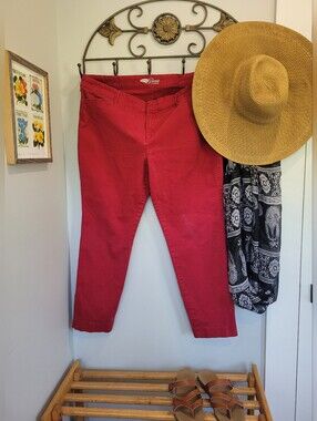 Old Navy Pixie Ankle Pants in Deep Red